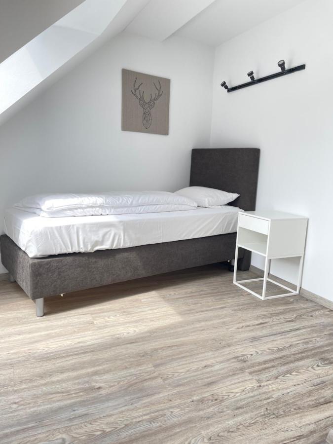 Gaestehaus Hirsch 93 Straubenhardt ภายนอก รูปภาพ