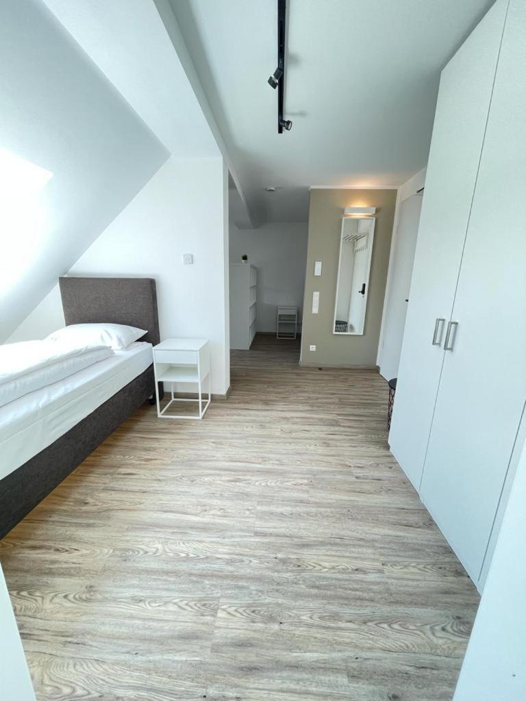 Gaestehaus Hirsch 93 Straubenhardt ภายนอก รูปภาพ
